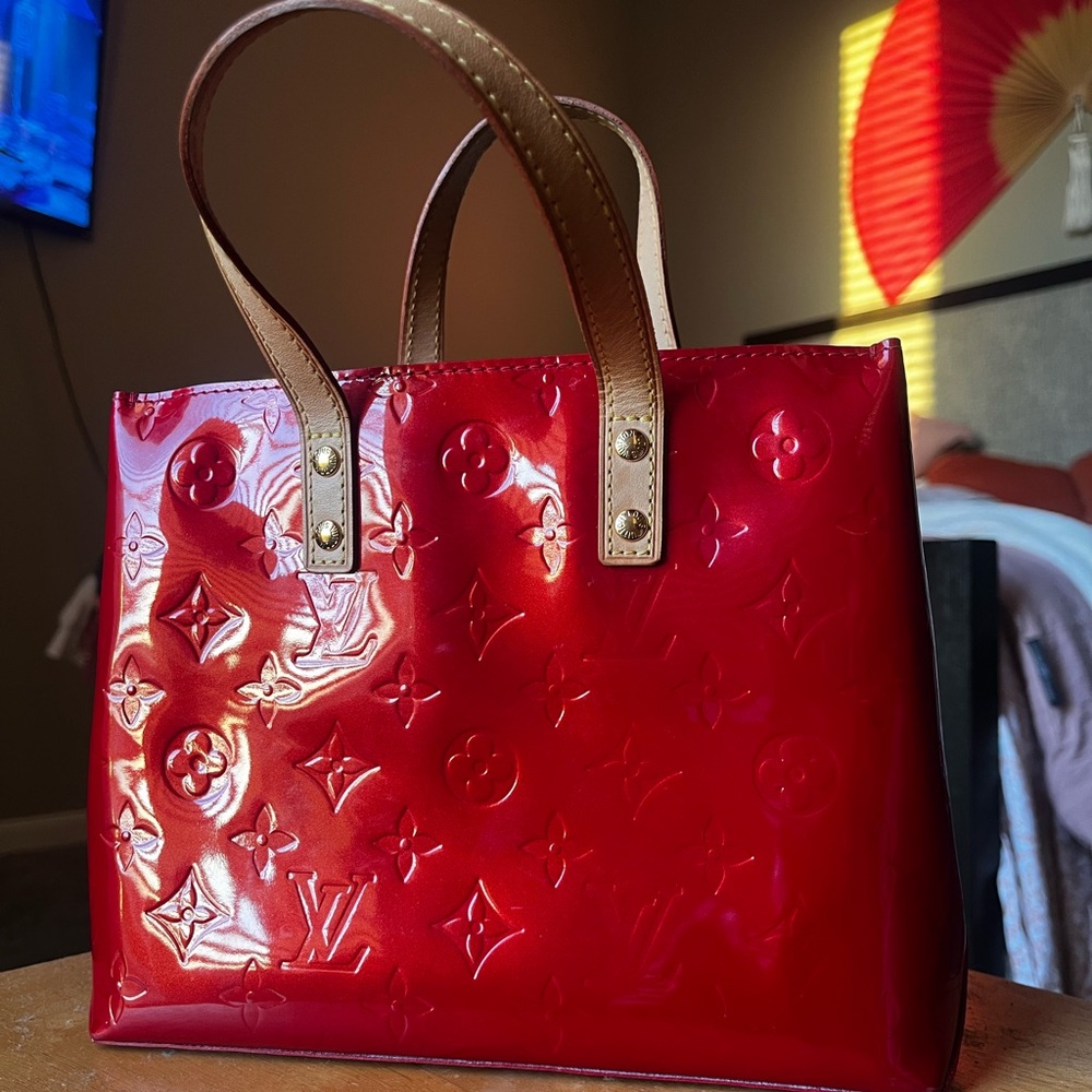 RED LV PURSE GREAT CONDITION - Picture 5 of 8